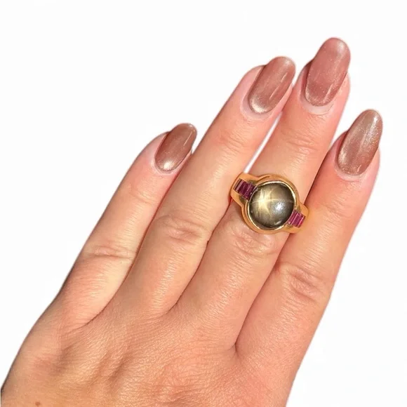 18K Yellow Gold Black Star Sapphire and Ruby Ring - Picture 1 of 5